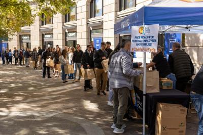 美最高法院发布紧急命令暂停全额发放食品救济金