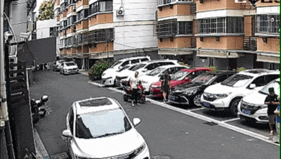 30斤行李箱竟“从天而降” 男子高空抛物被采取刑事强制措施