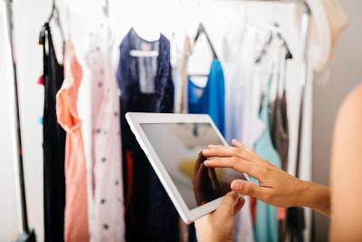 退货乱象倒逼商家奇招，巨型吊牌能否整治“穿完就退”