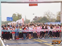 荆州全民健身跑 活力与秋色共舞