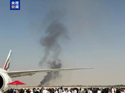 一架印度“光辉”战机在迪拜航展坠毁