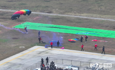 2025年全国跳伞锦标赛在十堰竹山开幕