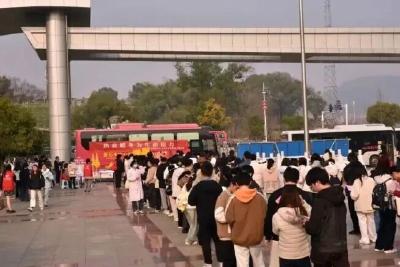 黄石市红十字会进高校组织开展“热血暖冬 为生命接力”无偿献血宣传活动