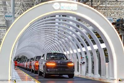 中国迈入全球制造强国行列！