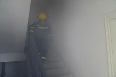 火灾中的“生命之门”有多重要？武汉消防开展常闭式防火门阻烟功能实验演示