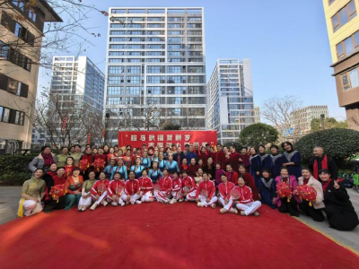 “骏马驮福贺新岁”，春风里社区暖心市集热闹迎元旦