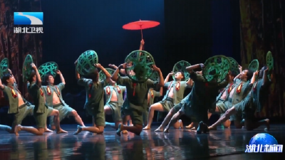 地域风情舞蹈诗《家住长江边》在武汉焕新上演