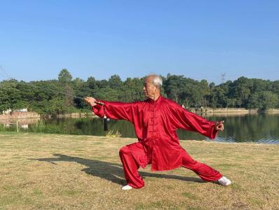 太极笔韵两从容：73岁老镇长的11页手写答案