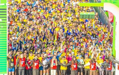 1.5万人“黄金赛道”逐梦 “黄马”激荡城市活力