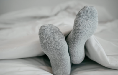 为什么医生劝你冬天穿袜子睡觉？这些好处让人意想不到