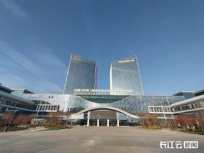 亚欧商贸中心完工 架起丝路贸易“新桥梁” ‌