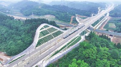 “轨道上的湖北”加速铺展 “九州通衢”更上层楼——写在沪渝蓉沿江高铁武宜段开通之际