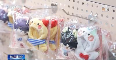 情绪价值拉满了！“娃衣”穿搭成潮玩标配 热销海外