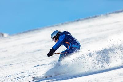 新雪季开启！新手也能放心冲的滑雪安全指南来了