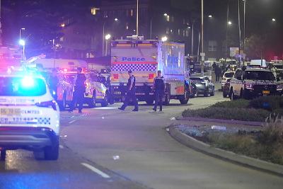 海滩枪击案已致16死 澳全国降半旗志哀 两枪手身份确认系父子