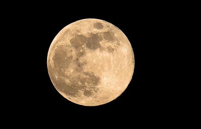 2026首个“超级月亮”现身夜空 年度最大满月年末见