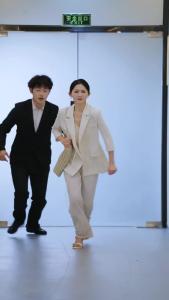 她在寒风中绽放82