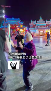 90后高能量女生蹦迪直拍！“不管几岁，快乐万岁”具像化！