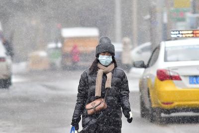 冰冻+寒潮+暴雪三预警齐发 这些地方出行注意防寒保暖