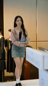 她在寒风中绽放12