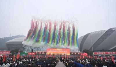 刚刚，全城沸腾！十堰、东风万人携手奔跑！