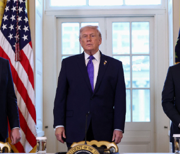 特朗普：暂无计划解雇美联储主席鲍威尔