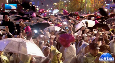 2026，湖北666！来湖北 一起跨年吧！“伞伞”发光跨年夜 璀璨灯火暖江城