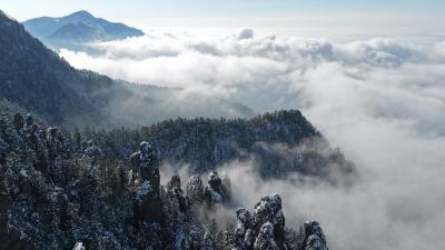 雪漫华中屋脊 云涌秘境神农架 