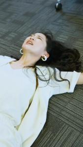 她在寒风中绽放15