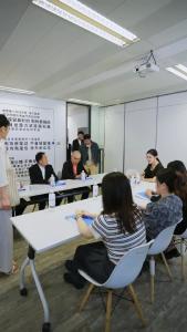 她在寒风中绽放80