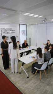 她在寒风中绽放78