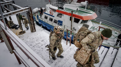 格陵兰岛的丹麦士兵据称已携带实弹做好战斗准备