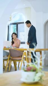 她在寒风中绽放5