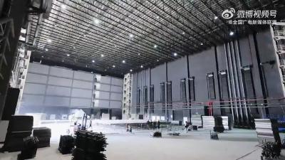 新疆广播电视台大型文化竞答季播节目《五星耀中华（第二季）》挑擂赛中，由团队赛返场选手组成的方阵选手团，将向“五星擂主”宝座发起冲击