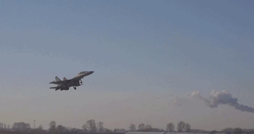 第一视角！一起体验歼-16新年度首飞训练