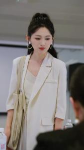 她在寒风中绽放81