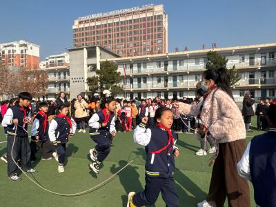 绳彩飞扬，燃动寒冬！武汉一小学一根长绳“跳”出成长