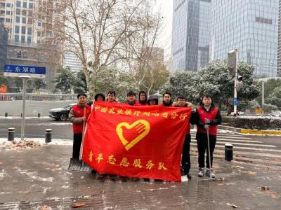 青春集结 | 暴雪中的青春力量和暖心瞬间