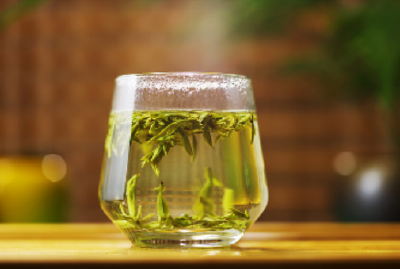 国家卫健委：“大量食用野菜排毒”“泡浓茶祛湿”都不正确