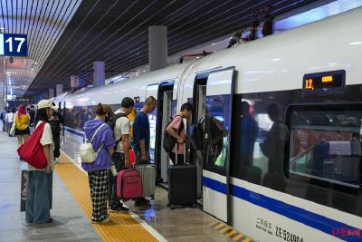 春节假期全国铁路累计发送旅客1.21亿人次