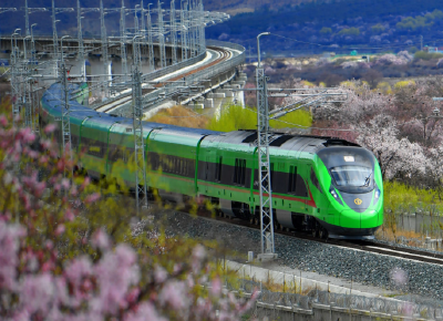 新春走基层·走笔｜行进的路，动人的歌