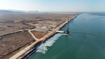 大连西中岛作业区工作船码头二期工程钢管桩沉桩施工全部完成