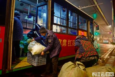 武汉公交“兴农专线”开通近10个月 暖心铺就菜农增收路