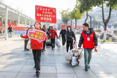 四地两站，湖北荆州免费接老乡回家