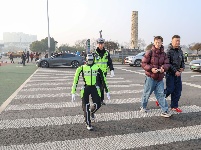 图集丨春运首日荆州机器人交警“上岗” 以科技赋能交通管理