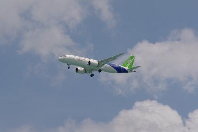 中国商飞C919亮相新加坡航展