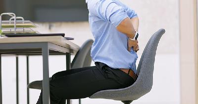 久坐腰疼？这个看似“不雅”的坐姿其实是护腰“良方”