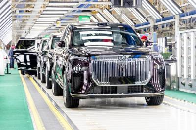 07489敲钟！央国企高端新能源汽车第一股来了