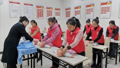 人力资源社会保障部部长：推出一批适合大龄劳动者的技能培训项目