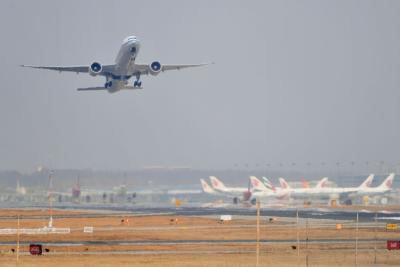 多家航空公司推出票价波动免费退票政策 机票买贵了可免费退→